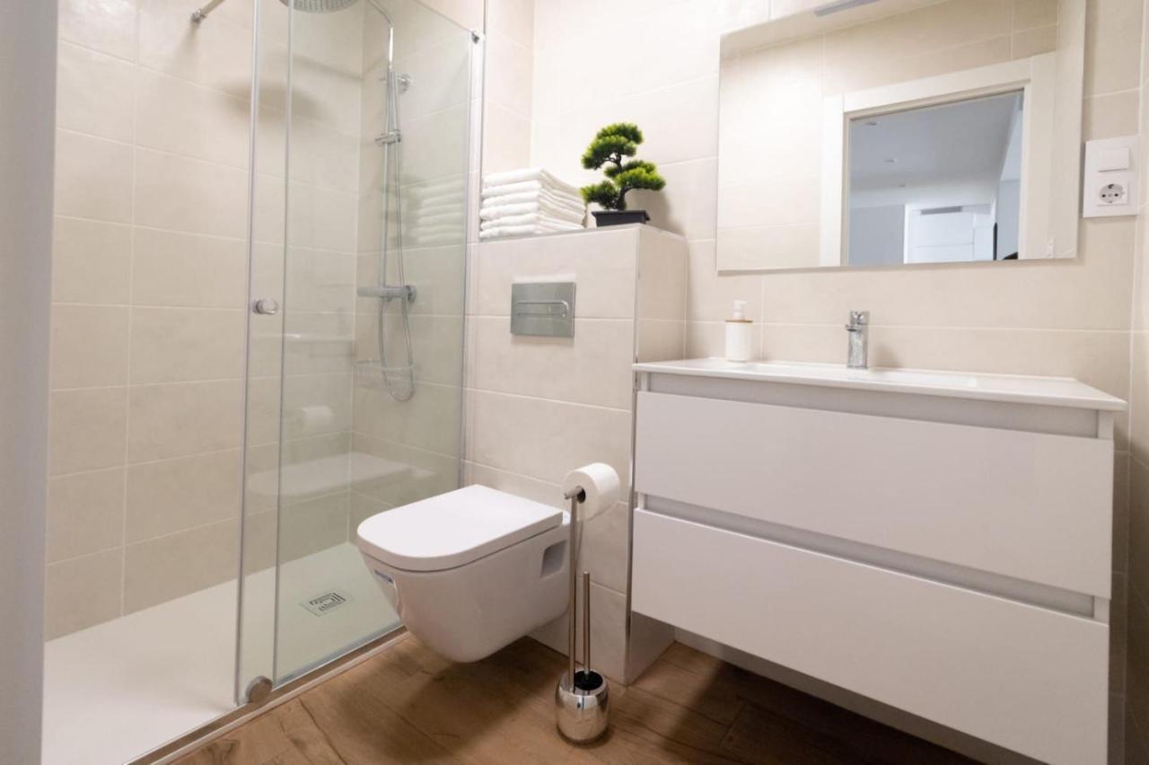 Lujoso Apartamento Entre 2 Playas Con Garaje, Wifi Gijon Luaran gambar