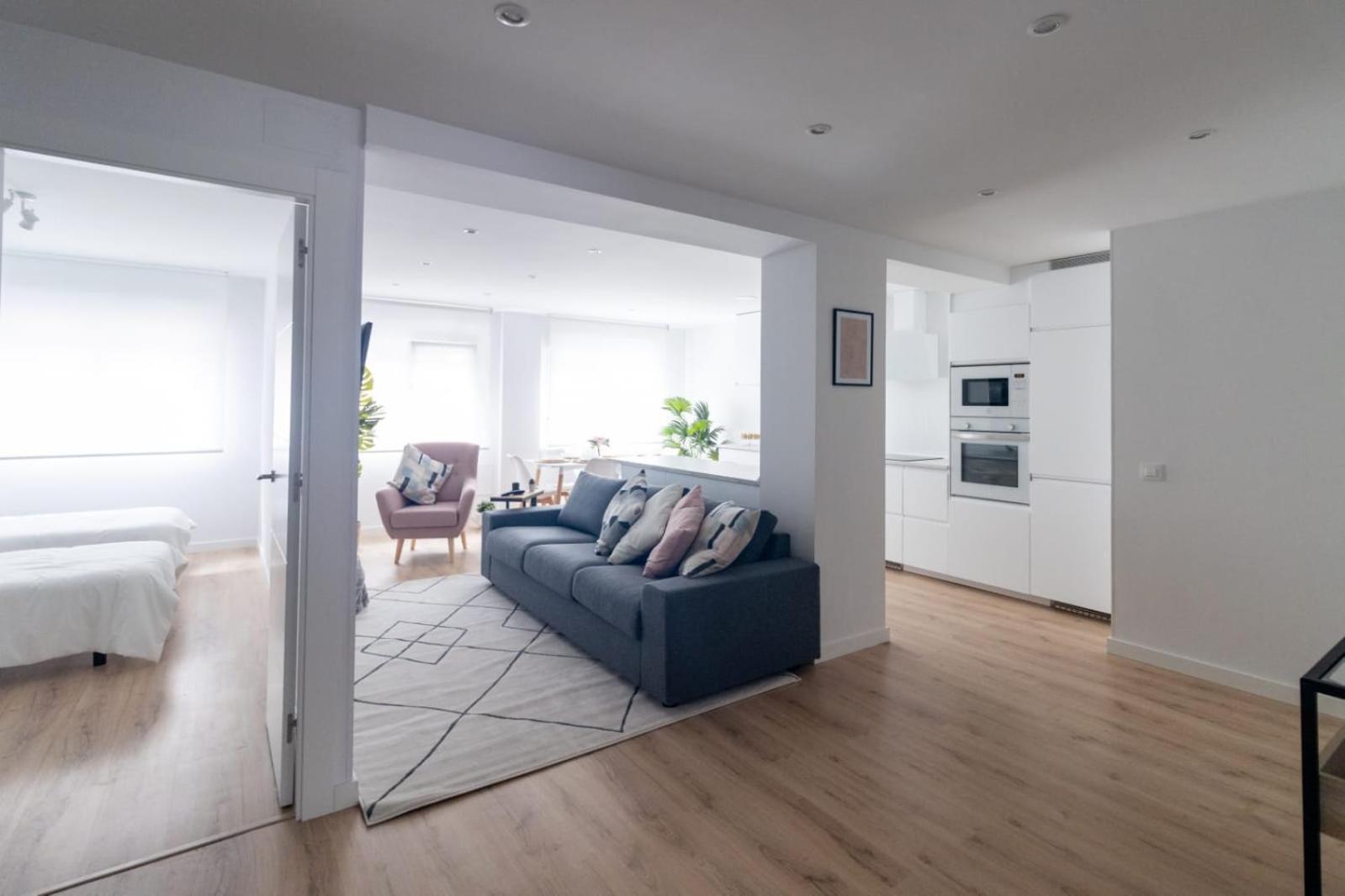 Lujoso Apartamento Entre 2 Playas Con Garaje, Wifi Gijon Luaran gambar